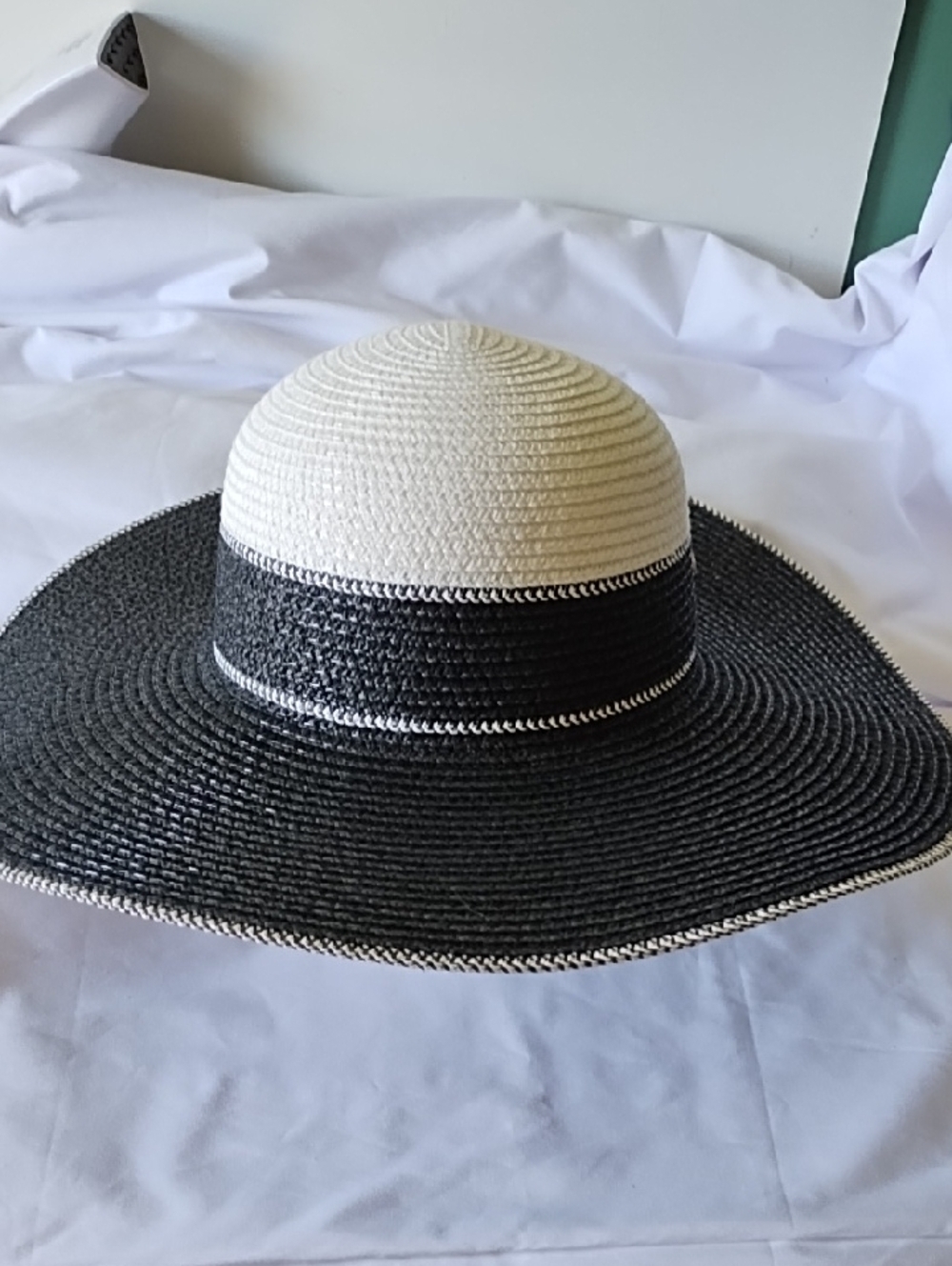 Adrienne Vittadini sun hat